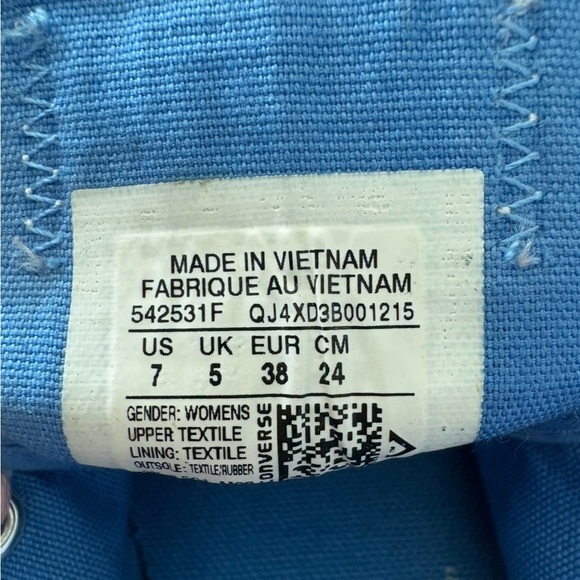 Converse Chuck Taylor Dainty
Low Malt Blue Sneakers 1990s
Women's Size 7
So Cute - Picture 3 of 9